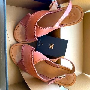 Frye Women’s 9M Robin Feather Criss Cross Carmel